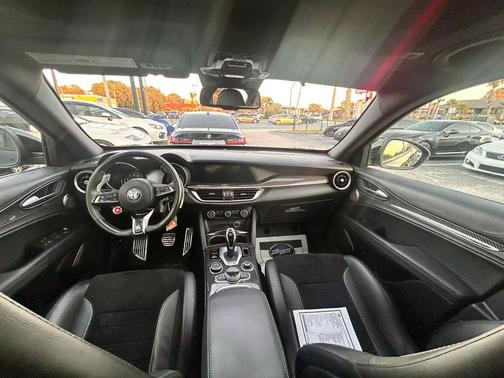 2022 Alfa Romeo Stelvio Quadrifoglio