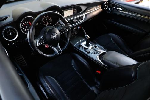 2022 Alfa Romeo Stelvio Quadrifoglio