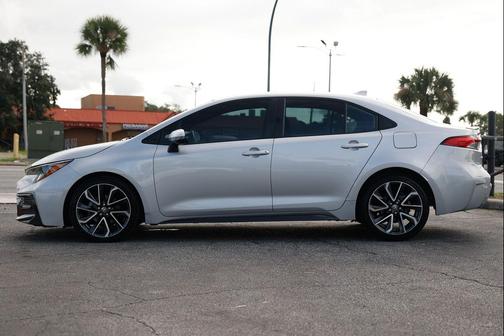 Classic Silver Metallic 2022 Toyota Corolla SE