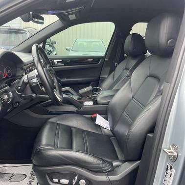 Dolomite Silver Metallic 2021 Porsche Cayenne Cayenne