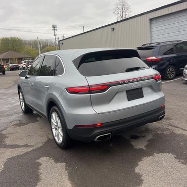 Dolomite Silver Metallic 2021 Porsche Cayenne Cayenne