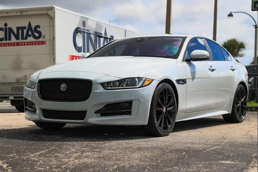 2017 Jaguar XE 35t R-Sport