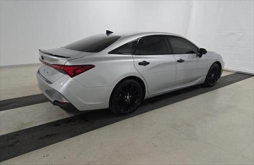 2022 Toyota Avalon Hybrid XSE