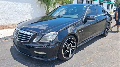 BLACK 2012 Mercedes-Benz E-Class