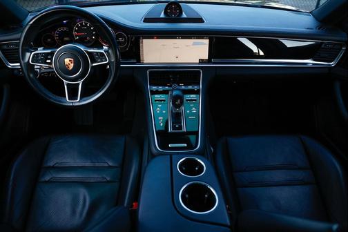 2018 Porsche Panamera 4