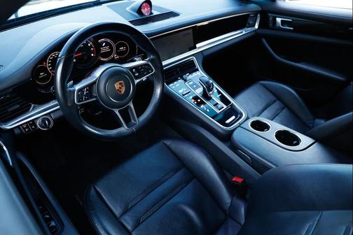 2018 Porsche Panamera 4