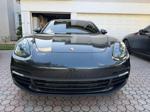 2018 Porsche Panamera 4