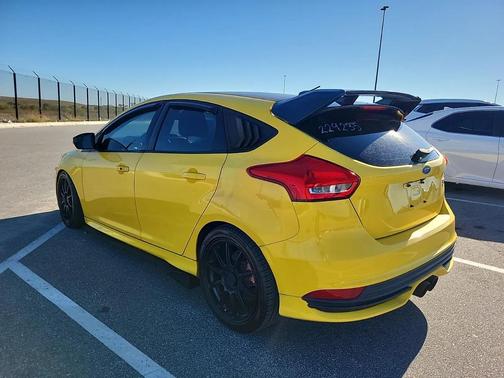 2017 Ford Focus ST 