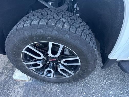 2022 GMC Sierra 1500 Limited AT4