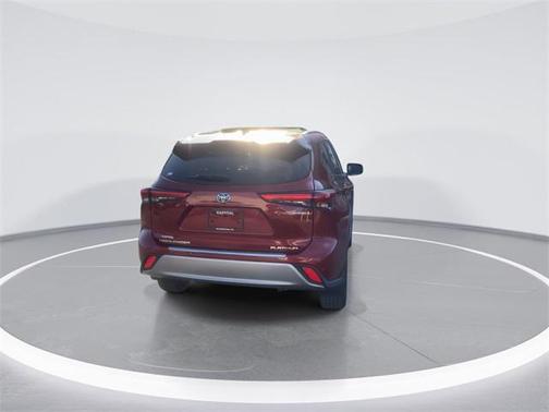2021 Toyota Highlander Hybrid Platinum