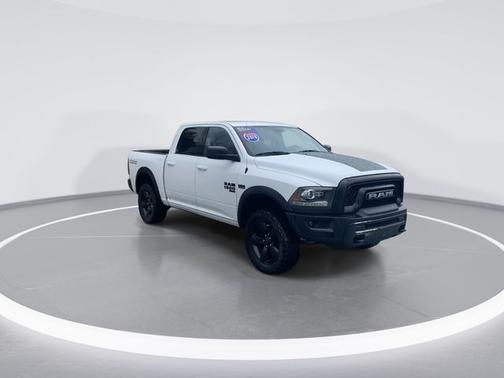 Bright White Clearcoat 2019 RAM 1500 Classic SLT