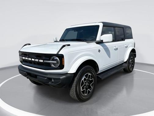 OXFORD WHITE 2025 Ford Bronco OUTER BANKS