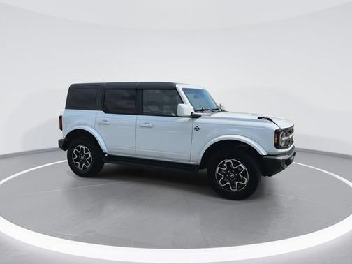 OXFORD WHITE 2025 Ford Bronco OUTER BANKS