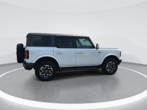 OXFORD WHITE 2025 Ford Bronco OUTER BANKS