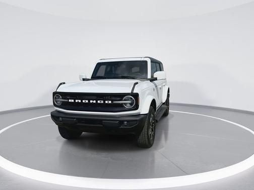 OXFORD WHITE 2025 Ford Bronco OUTER BANKS
