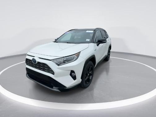 White 2019 Toyota RAV4 XSE