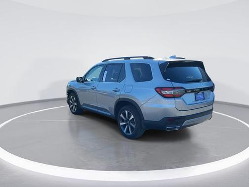 Silver 2025 Honda Pilot TOURING