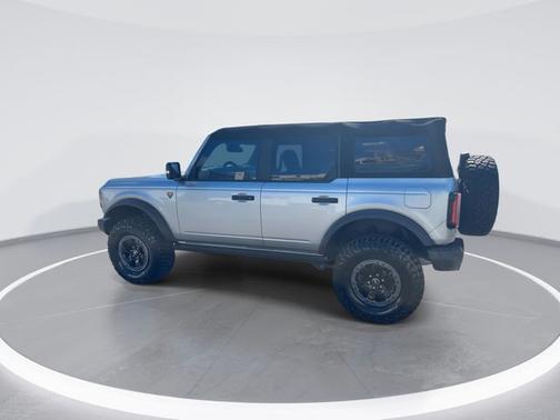 ICONIC SILVER METALLIC 2023 Ford Bronco