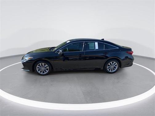 2022 Toyota Avalon Hybrid XLE Plus