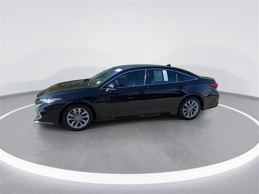 2022 Toyota Avalon Hybrid XLE Plus