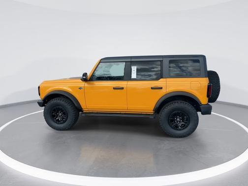 CYBER ORANGE MET TRI-COAT 2022 Ford Bronco