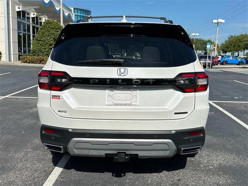 2025 Honda Pilot Touring 8-Passenger