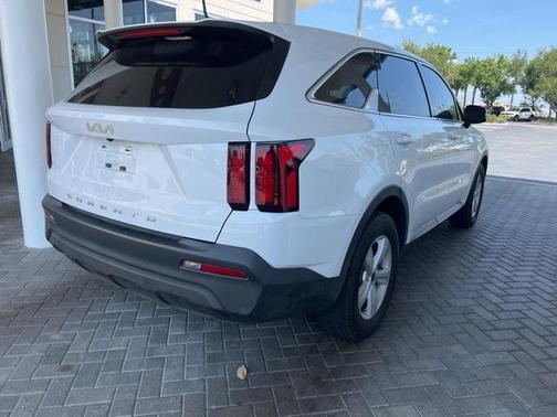 2022 Kia Sorento LX