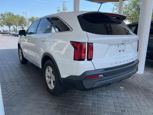 2022 Kia Sorento LX