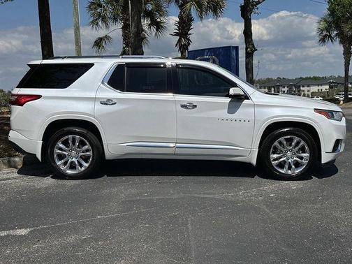 Iridescent Pearl Tricoat 2019 Chevrolet Traverse High Country