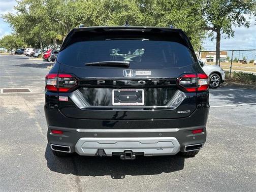 2025 Honda Pilot Touring 8-Passenger