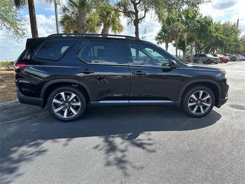 2025 Honda Pilot Touring 8-Passenger