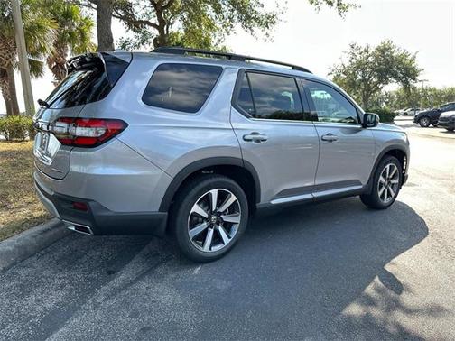 2025 Honda Pilot Touring 8-Passenger