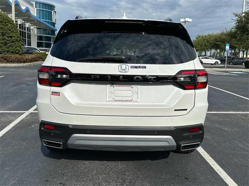 2025 Honda Pilot Touring 8-Passenger