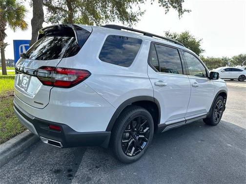 2025 Honda Pilot Touring 8-Passenger