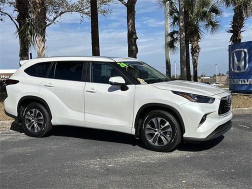2024 Toyota Highlander XLE