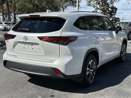 2024 Toyota Highlander XLE