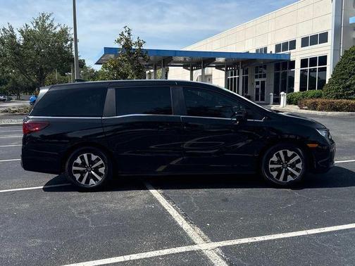 Crystal Black Pearl 2025 Honda Odyssey EX-L