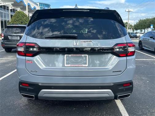2025 Honda Pilot Touring 8-Passenger