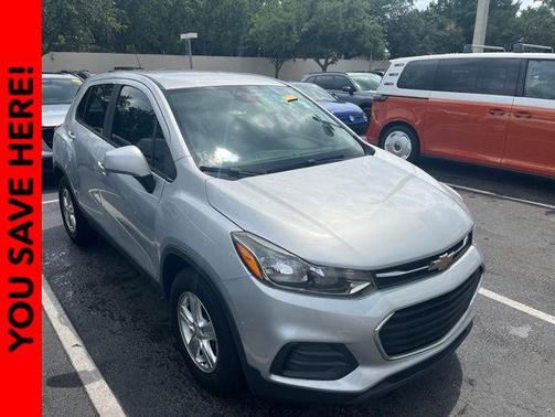 Silver Ice Metallic 2020 Chevrolet Trax LS