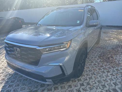 2025 Honda Pilot Touring 8-Passenger