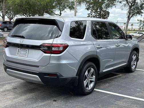 Silver Metallic 2024 Honda Pilot EX-L