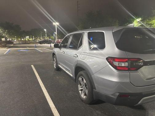 Silver Metallic 2024 Honda Pilot EX-L