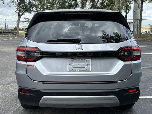 Silver Metallic 2024 Honda Pilot EX-L