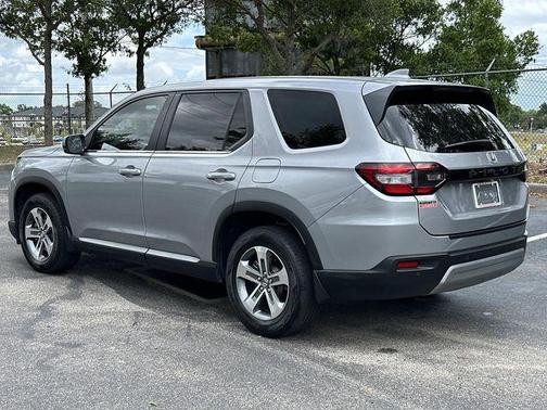 Silver Metallic 2024 Honda Pilot EX-L