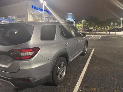 Silver Metallic 2024 Honda Pilot EX-L