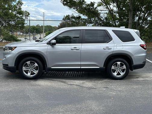 Silver Metallic 2024 Honda Pilot EX-L