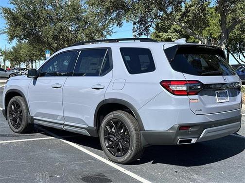 2025 Honda Pilot Touring 8-Passenger