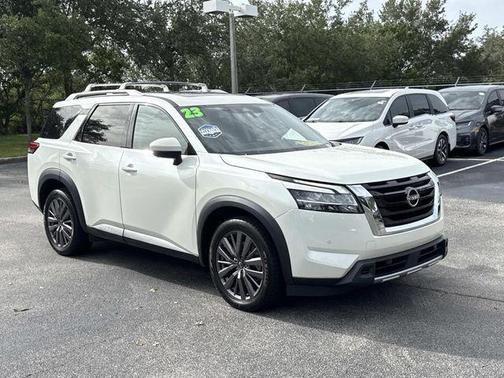 Pearl White Tricoat 2023 Nissan Pathfinder SL