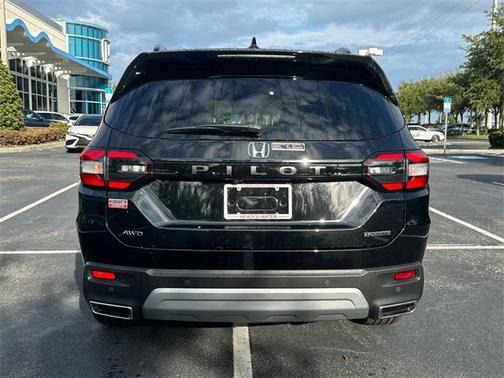 2025 Honda Pilot Touring 8-Passenger