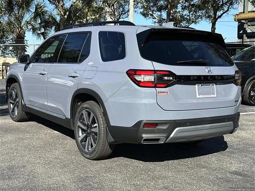 2025 Honda Pilot Touring 8-Passenger